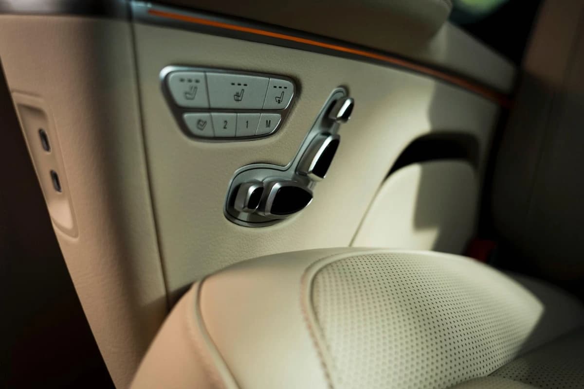 Mercedes V-Class 5-seater for luxury group transfers in Amsterdam