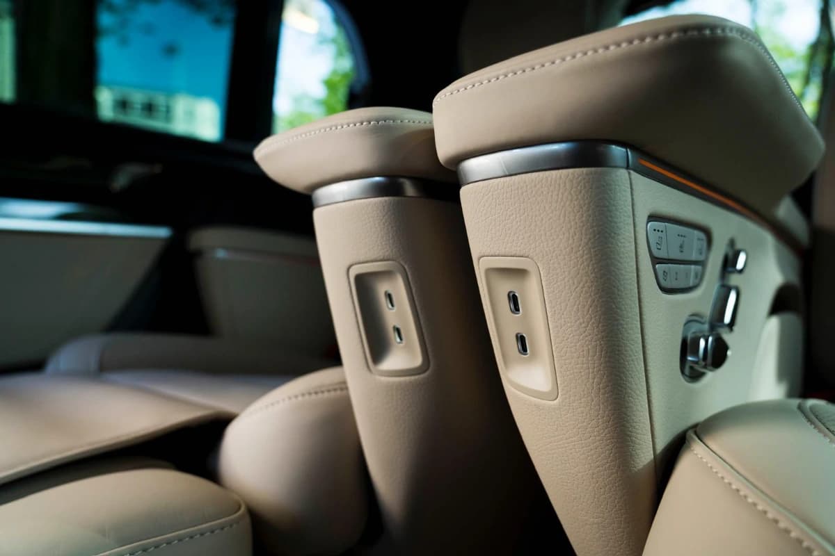 Mercedes V-Class 5-seater for luxury group transfers in Amsterdam